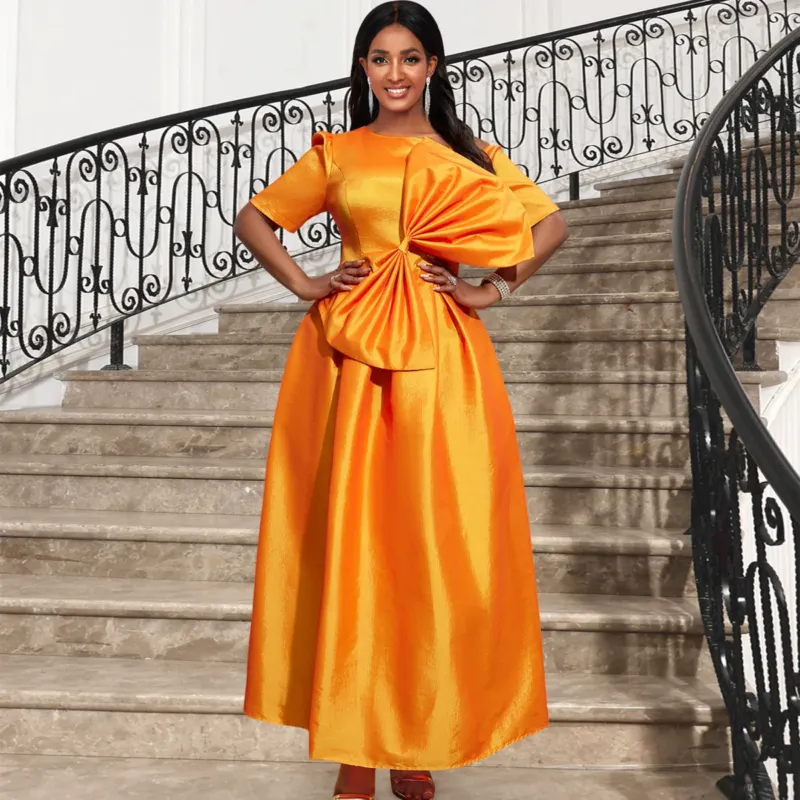 Damen Festliches Abendkleid mit asymmetrischem Ausschnitt und voluminösem Drapierungselement – Élara