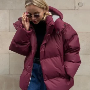 Kurze Daunenjacke aus Baumwolle mit Kapuze, ideal für kalte Tage – Célinea
